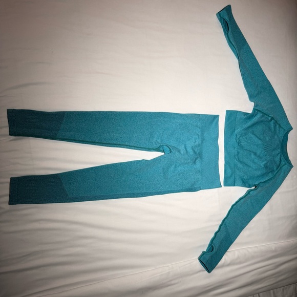 Teal Long Sleeve Crop Top and Leggings Set - Women's size medium - Picture 2 of 7